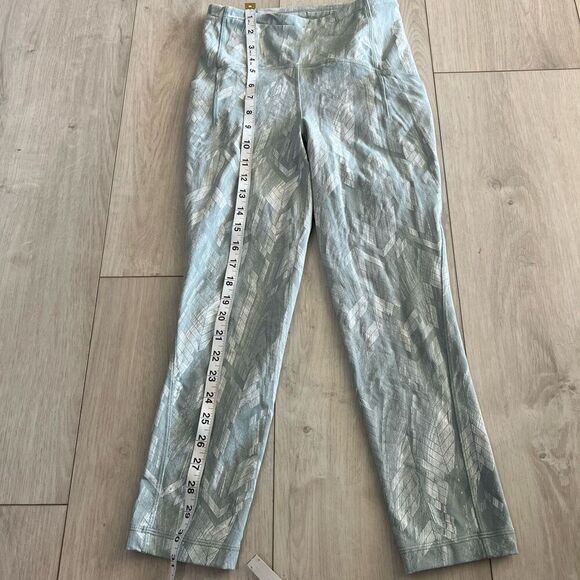 Lululemon women’s leggings crop size 4 - Picture 2 of 9